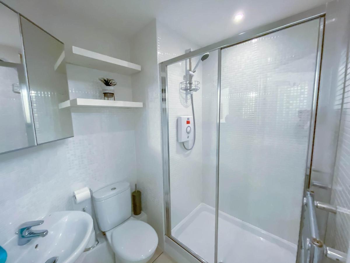 The Augustine - Modern Two Bed Ground Floor Apartment With Parking Canterbury Eksteriør bilde