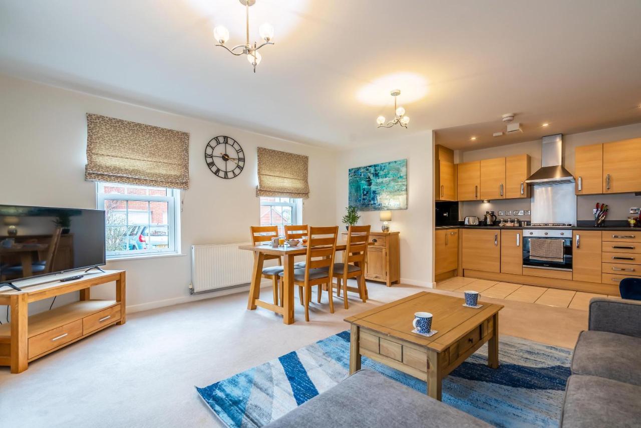 The Augustine - Modern Two Bed Ground Floor Apartment With Parking Canterbury Eksteriør bilde