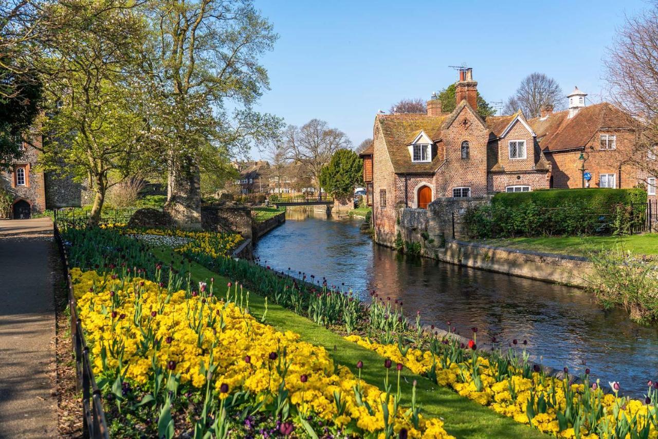The Augustine - Modern Two Bed Ground Floor Apartment With Parking Canterbury Eksteriør bilde